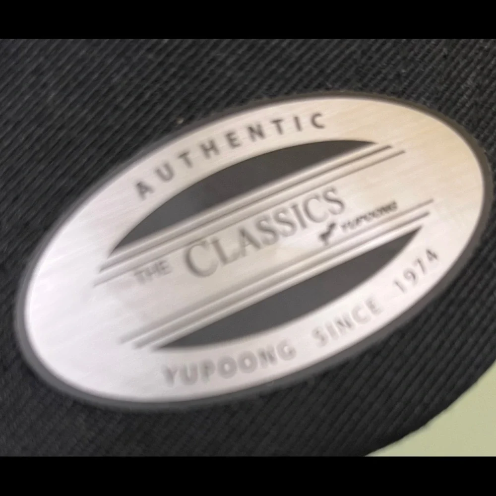 Black classics authentic SnapBack embroidered baseball hat - Picture 3 of 6